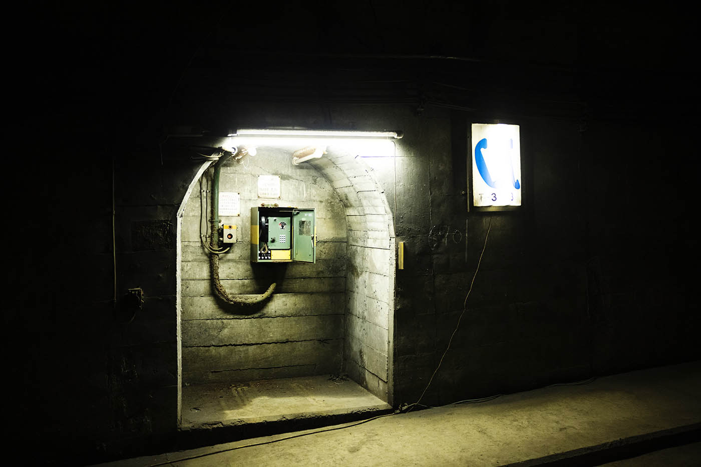 廃線ウォークで通るトンネル内にあった電話機