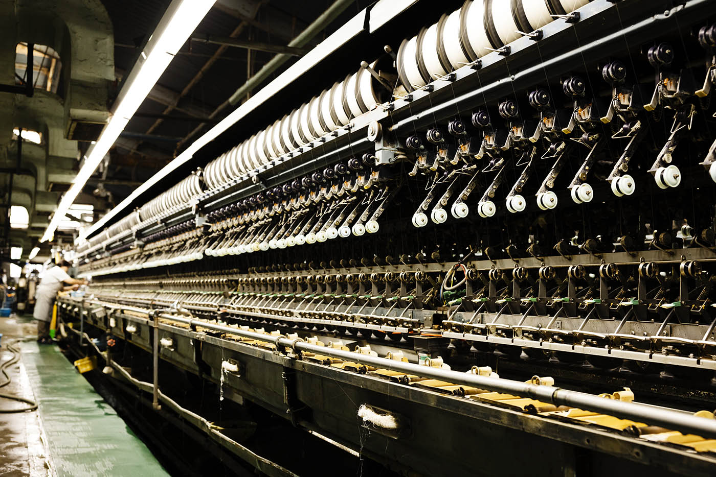 国産生糸を作っている工場で使われている製糸用の機械